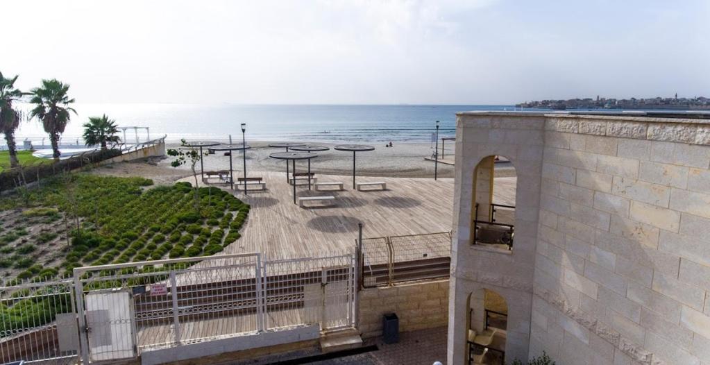Acco Beach Hotel Akko Bagian luar foto